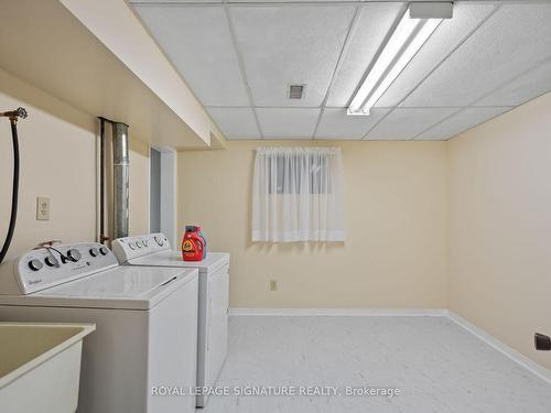 1213 Gloucester Sq, Pickering, ON - Indoor Photo Showing Laundry Room