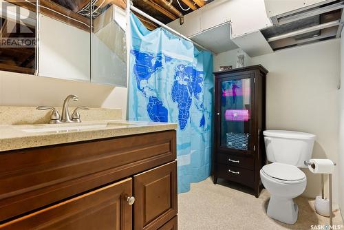 2920 Grant Road, Regina, SK - Indoor Photo Showing Bathroom