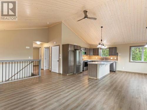 146 Alsek Crescent, Haines Junction, YT - Indoor Photo Showing Kitchen