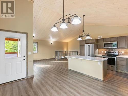 146 Alsek Crescent, Haines Junction, YT - Indoor Photo Showing Kitchen