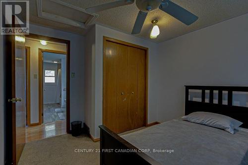 243 Walmer Grove, London, ON - Indoor Photo Showing Bedroom