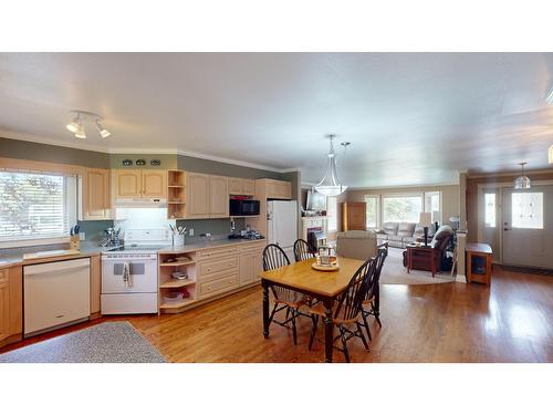 1401 15Th Street S, Cranbrook, BC - Indoor Photo Showing Kitchen