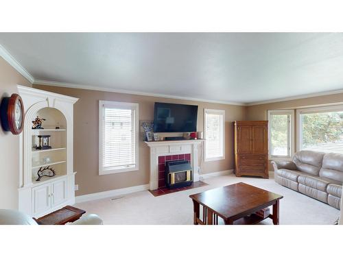 1401 15Th Street S, Cranbrook, BC - Indoor Photo Showing Living Room With Fireplace