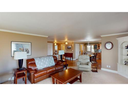 1401 15Th Street S, Cranbrook, BC - Indoor Photo Showing Living Room