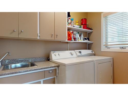 1401 15Th Street S, Cranbrook, BC - Indoor Photo Showing Laundry Room