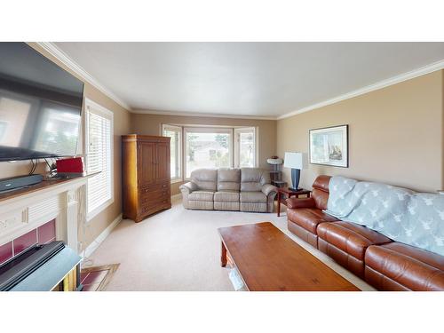 1401 15Th Street S, Cranbrook, BC - Indoor Photo Showing Living Room With Fireplace