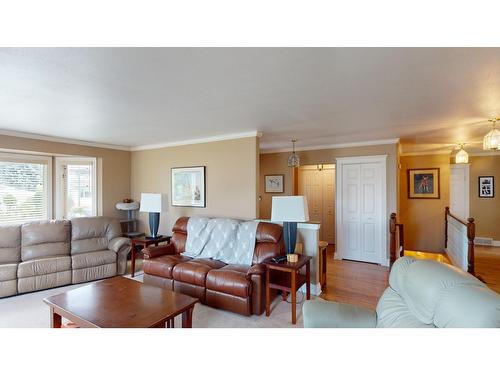 1401 15Th Street S, Cranbrook, BC - Indoor Photo Showing Living Room