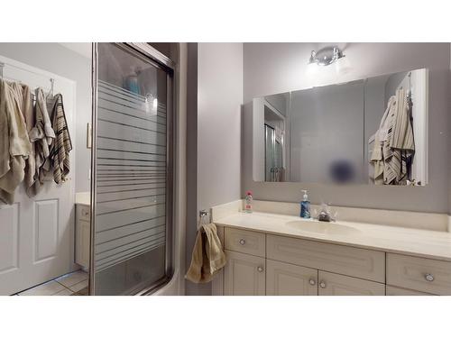 1401 15Th Street S, Cranbrook, BC - Indoor Photo Showing Bathroom