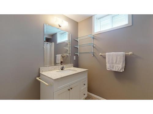 1401 15Th Street S, Cranbrook, BC - Indoor Photo Showing Bathroom