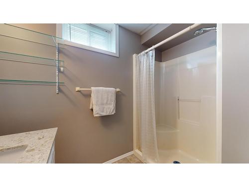 1401 15Th Street S, Cranbrook, BC - Indoor Photo Showing Bathroom