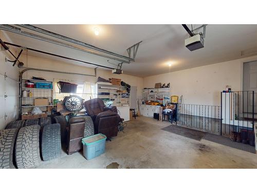 1401 15Th Street S, Cranbrook, BC - Indoor Photo Showing Garage