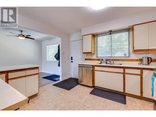 5463 Simon Fraser Avenue, Prince George, BC - Indoor Photo Showing Kitchen With Double Sink