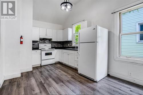 242 Josephine Avenue, Windsor, ON - Indoor Photo Showing Kitchen