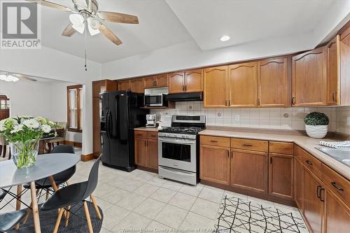 1103 Langlois Avenue, Windsor, ON - Indoor Photo Showing Kitchen