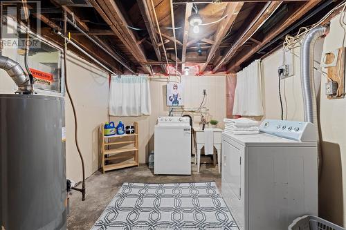 1103 Langlois Avenue, Windsor, ON - Indoor Photo Showing Laundry Room