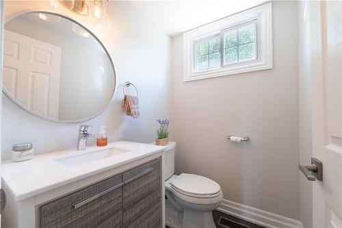 33 Darlington Drive, Hamilton, ON - Indoor Photo Showing Bathroom