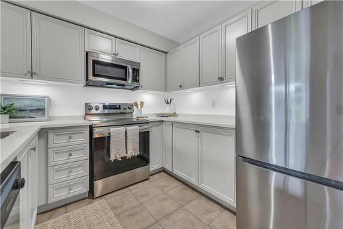 41 Cedarville Drive, Hamilton, ON - Indoor Photo Showing Kitchen