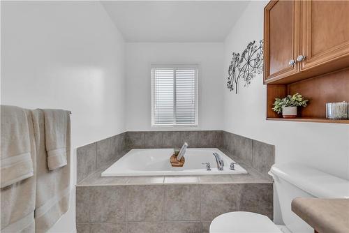 41 Cedarville Drive, Hamilton, ON - Indoor Photo Showing Bathroom