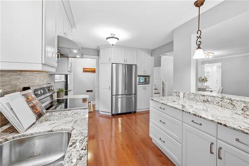 411 Sunset Drive, Oakville, ON - Indoor Photo Showing Kitchen With Upgraded Kitchen