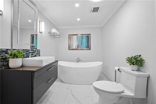 411 Sunset Drive, Oakville, ON - Indoor Photo Showing Bathroom