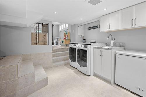 411 Sunset Drive, Oakville, ON - Indoor Photo Showing Laundry Room