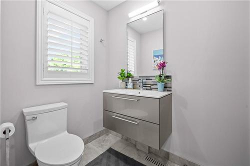 411 Sunset Drive, Oakville, ON - Indoor Photo Showing Bathroom