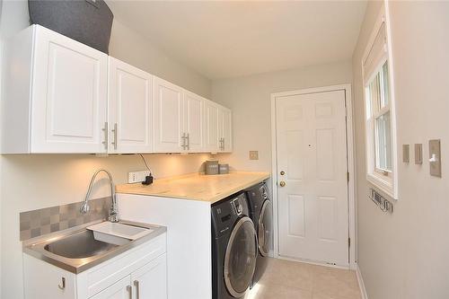 4217 Gleneagles Court, Burlington, ON - Indoor Photo Showing Laundry Room