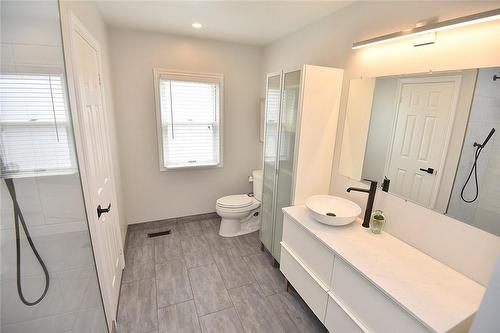 4217 Gleneagles Court, Burlington, ON - Indoor Photo Showing Bathroom