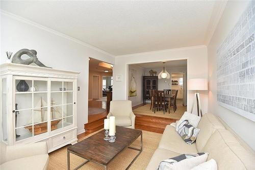 4217 Gleneagles Court, Burlington, ON - Indoor Photo Showing Living Room