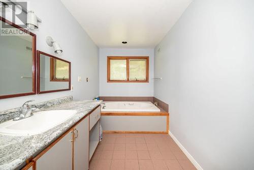 224 Thomas Street, Deep River, ON - Indoor Photo Showing Bathroom
