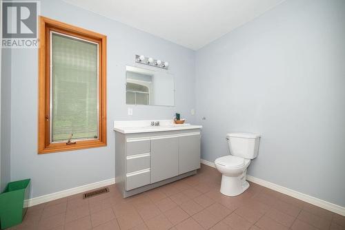 2nd floor bath - 224 Thomas Street, Deep River, ON - Indoor Photo Showing Bathroom