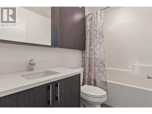 2922 Wilson Street Unit# 101, Penticton, BC - Indoor Photo Showing Bathroom