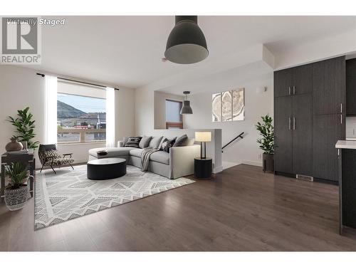 2922 Wilson Street Unit# 101, Penticton, BC - Indoor Photo Showing Living Room