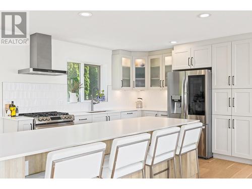 403 Stellar Drive, Kelowna, BC - Indoor Photo Showing Kitchen With Upgraded Kitchen