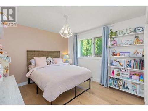 403 Stellar Drive, Kelowna, BC - Indoor Photo Showing Bedroom