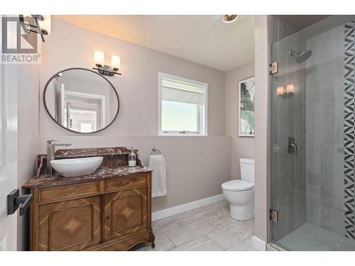 403 Stellar Drive, Kelowna, BC - Indoor Photo Showing Bathroom