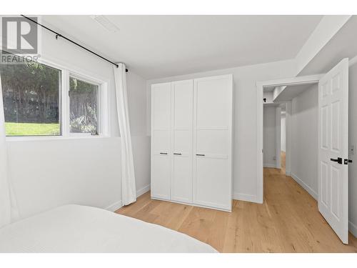 403 Stellar Drive, Kelowna, BC - Indoor Photo Showing Bedroom