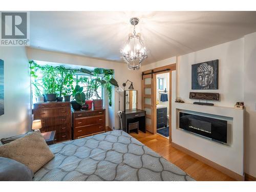 1458 Penticton Avenue Unit# 191, Penticton, BC - Indoor With Fireplace