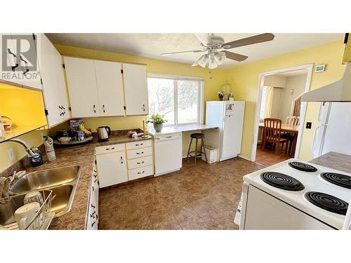 255 Gerstmar Road, Kelowna, BC - Indoor Photo Showing Kitchen With Double Sink