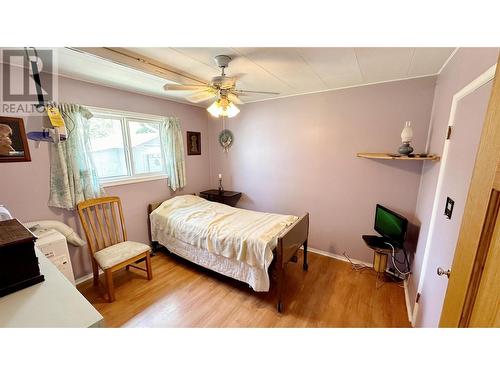 255 Gerstmar Road, Kelowna, BC - Indoor Photo Showing Bedroom