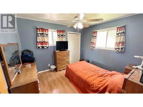 255 Gerstmar Road, Kelowna, BC - Indoor Photo Showing Bedroom