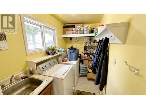255 Gerstmar Road, Kelowna, BC - Indoor Photo Showing Laundry Room