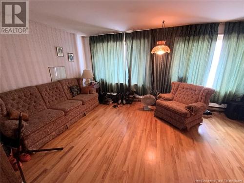869 Victoria Street, Edmundston, NB - Indoor Photo Showing Living Room