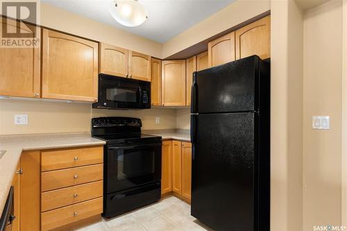 210 215 Smith Street N, Regina, SK - Indoor Photo Showing Kitchen