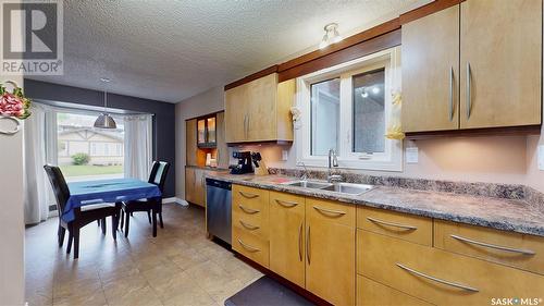 2834 Kutarna Crescent, Regina, SK - Indoor Photo Showing Kitchen With Double Sink