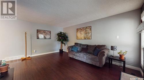 2834 Kutarna Crescent, Regina, SK - Indoor Photo Showing Living Room