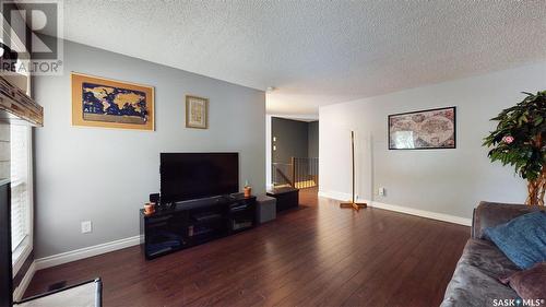 2834 Kutarna Crescent, Regina, SK - Indoor Photo Showing Living Room