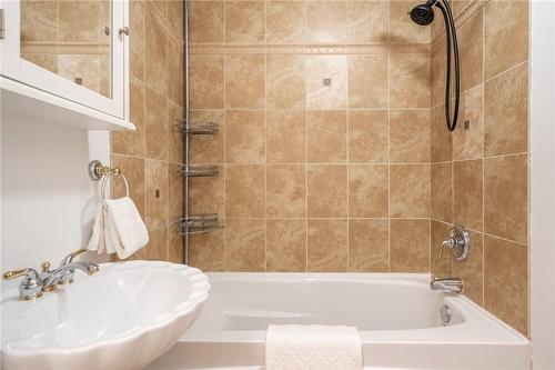 656 King Road, Burlington, ON - Indoor Photo Showing Bathroom