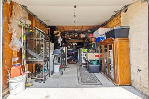 100 Kenilworth Avenue N, Hamilton, ON - Indoor Photo Showing Garage