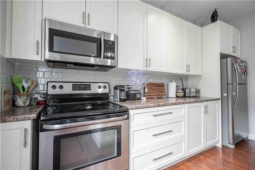 27 Shaw Street, Hamilton, ON - Indoor Photo Showing Kitchen